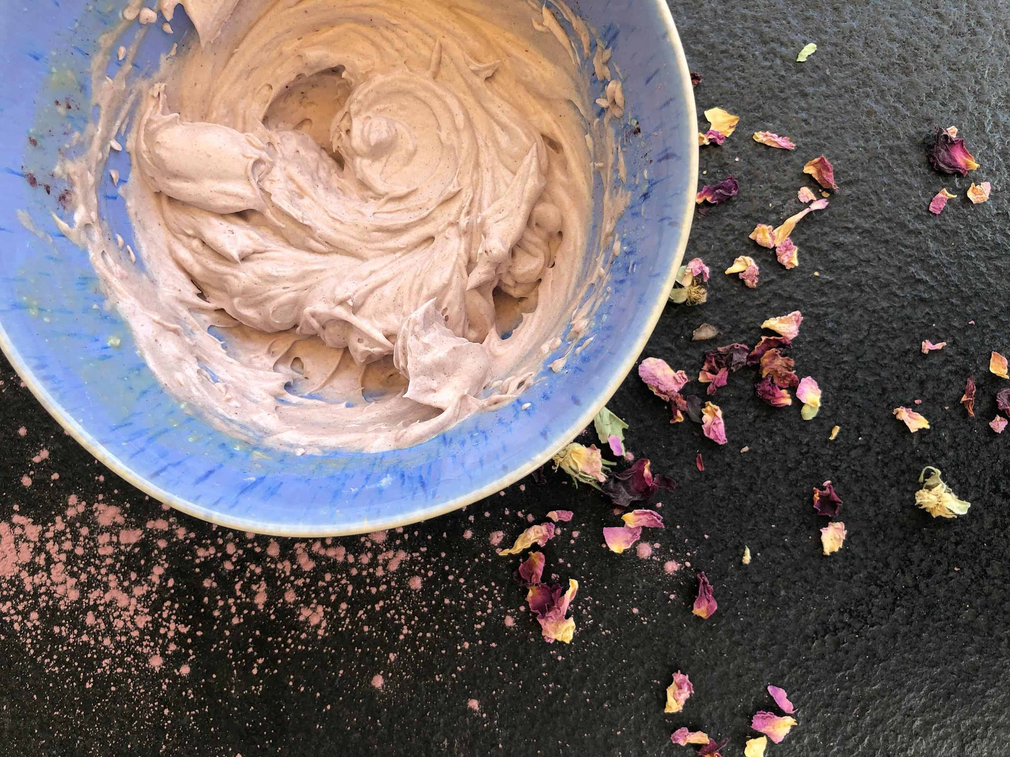 DIY Rezept: Aufgeschlagene Body Butter mit Sheabutter, Vanille und Rose