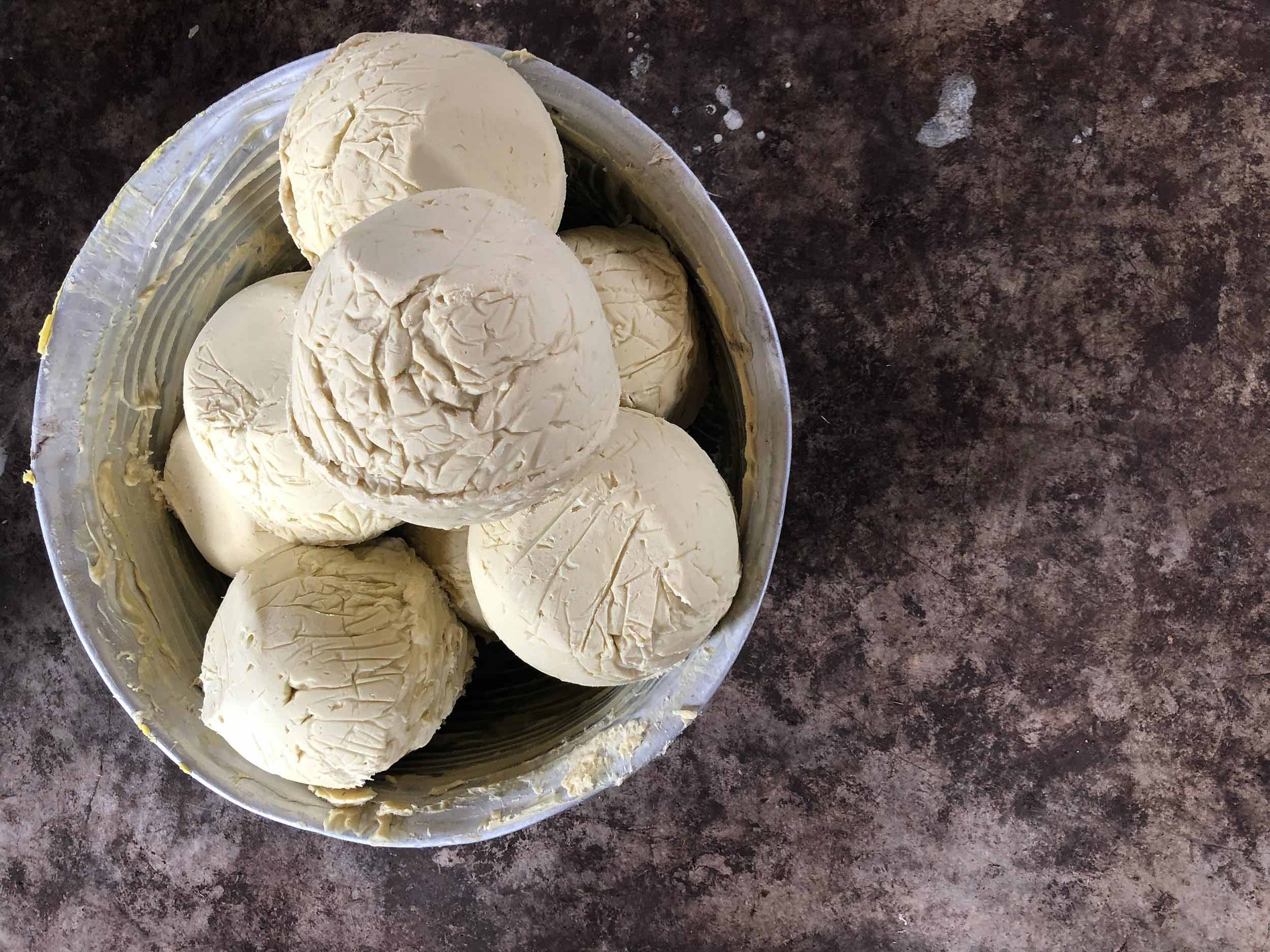 Unterschied raffinierte & unraffinierte Sheabutter in der Kosmetika Unterschied raffinierte & unraffinierte Sheabutter in der Kosmetika