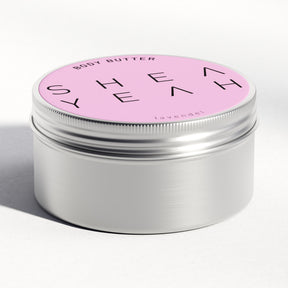 Shea Yeah Body Butter mit Lavendelduft in der geschlossenen Dose, Naturkosmetik mit Sheabutter.