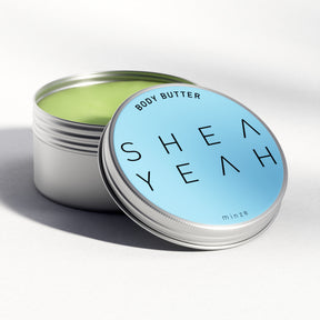 Shea Yeah Body Butter mit Minzduft in der offenen Dose, Naturkosmetik mit Sheabutter.