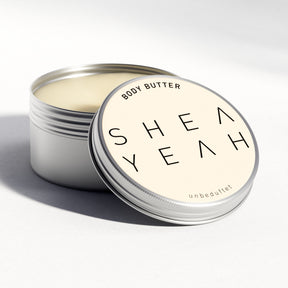 Shea Yeah Body Butter unbeduftet in der offenen Dose, Naturkosmetik mit Sheabutter.