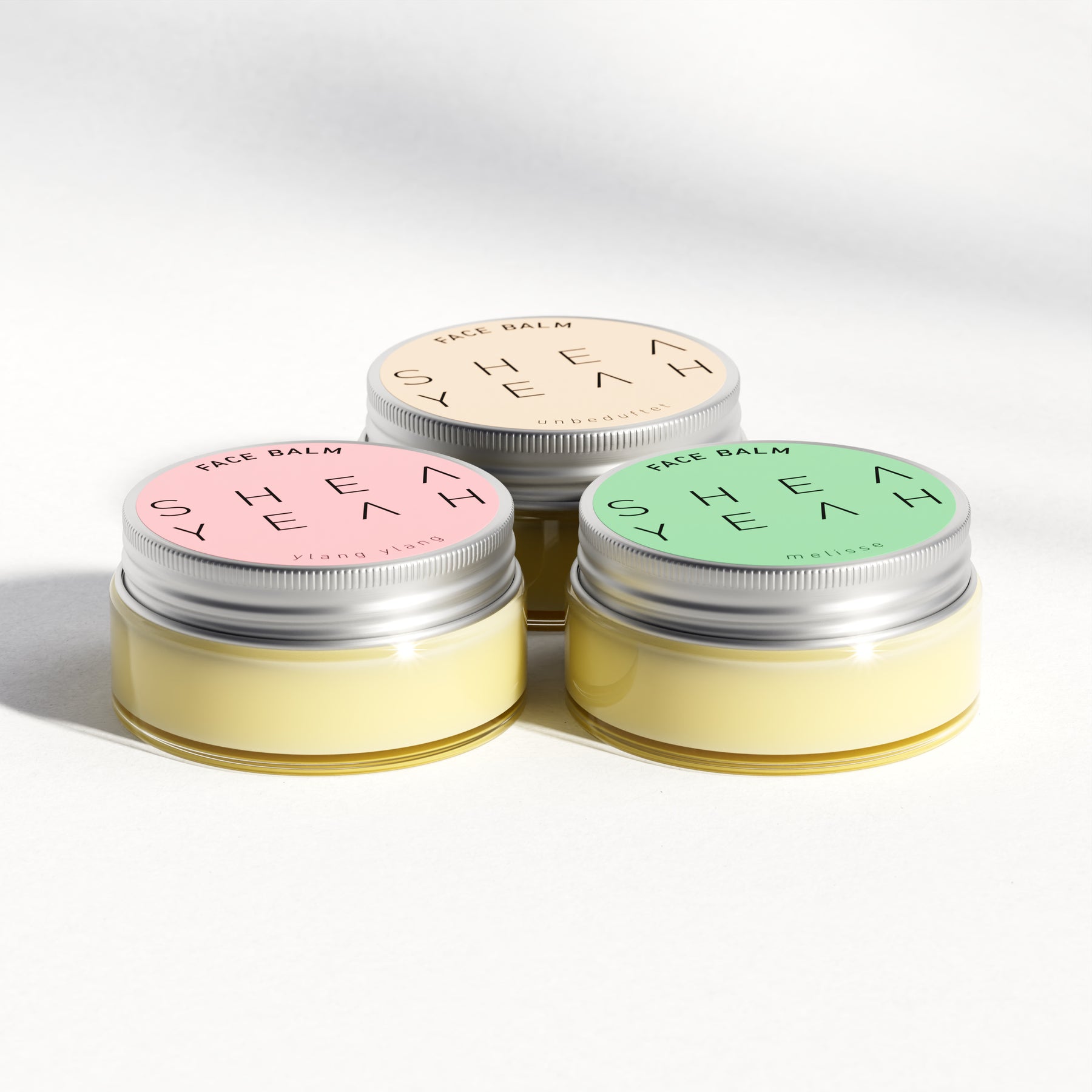 Die drei Shea Yeah Face Balm unbeduftet, Ylang Ylang und Melisse, die Gläser nebeneinander, Naturkosmetik mit Sheabutter.